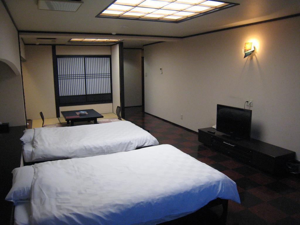 Utsumionsen Ichizu Hotel Aichi Esterno foto